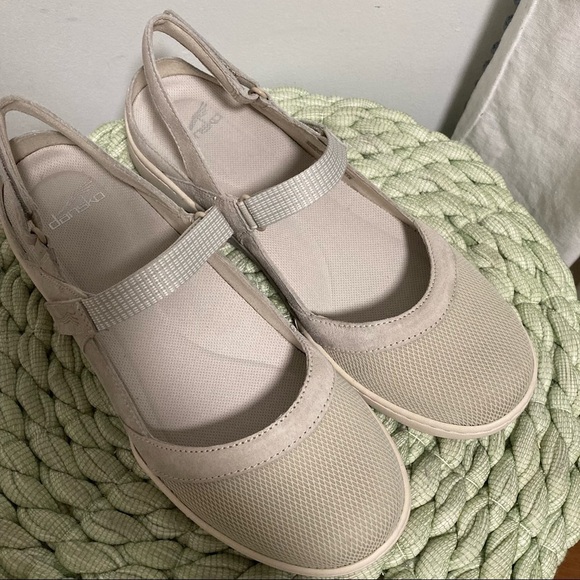 NWOB Dansko Hilda Cream Suede Sporty Maryjane Sneaker - Picture 3 of 9